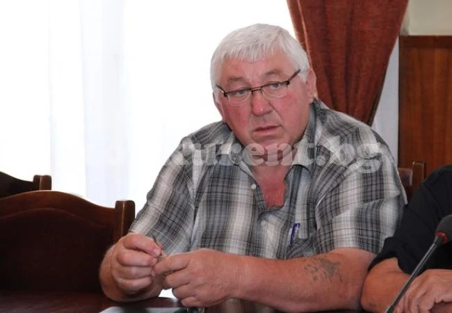 Село затъна в сняг, друго остана за кратко без ток