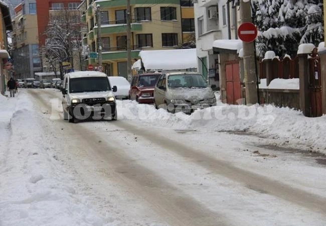 Полиция ще вдига паркирани автомобили