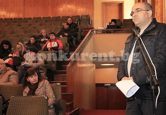 Момчил Младенов: Не разглеждам БКС като пианист в бар
