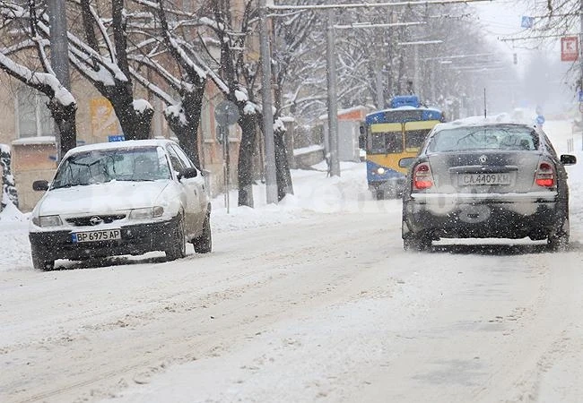 Врачани блокират главен път