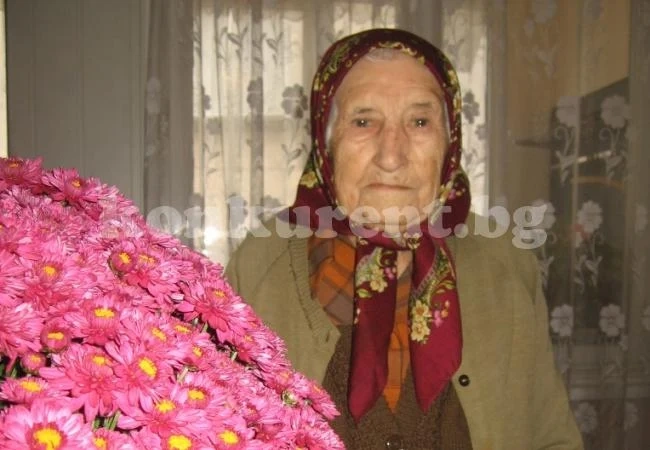 102-годишната Цвета Минковска е най-възрастната баба в община Мездра