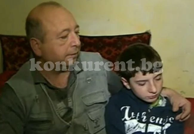 Затрупаха с колети бащата и двамата му сина