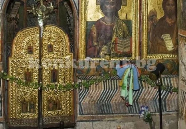 Фалирал богаташ разби църква за 6 лева