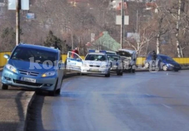 Двама ранени в катастрофа на Крайезерния път