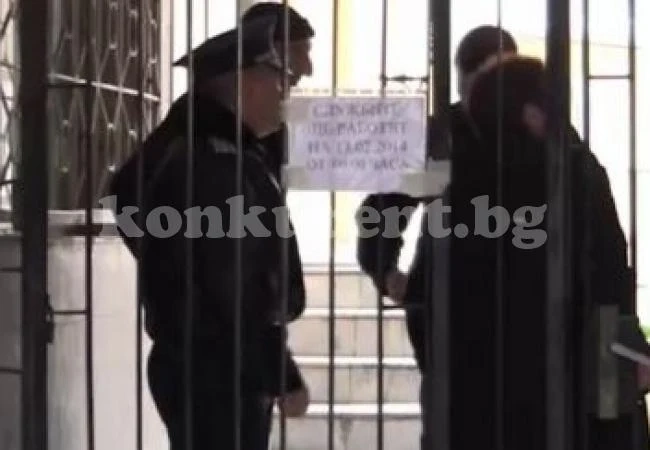 Търговци на мартеници се цакат с бомби в Бургас