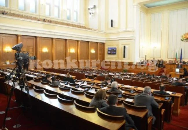 Депутатите обсъждат две декларации срещу етническото напрежение