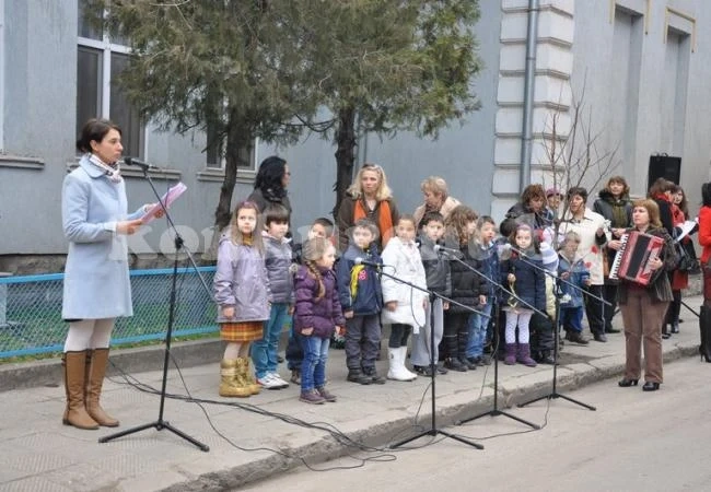 Малчугани с рецитал за Апостола