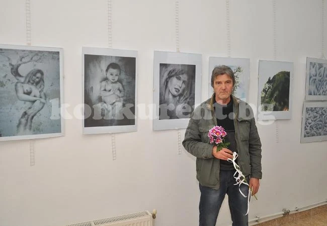 Петър Марков подреди изложба