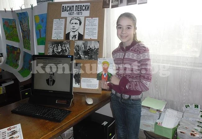 Третокласничка нарисува портрет на Васил Левски