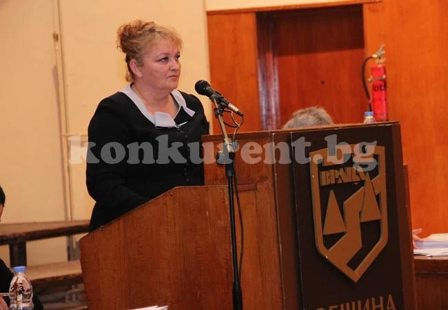 Докладна скара съветниците, поискаха оставката на Малина Николова