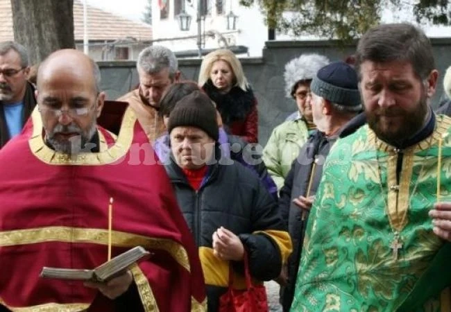 Сопот прави молебен за обединението на българите