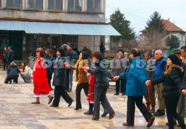 С кръшно хоро отбелязаха 3 март в Малорад