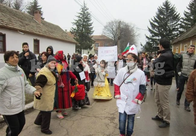 „Фършанги” събра стотици в Бърдарски геран