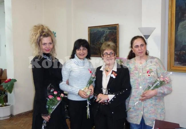 Стихове за жената четоха поетеси