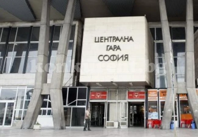 Централна гара хлопва кепенци за ремонт