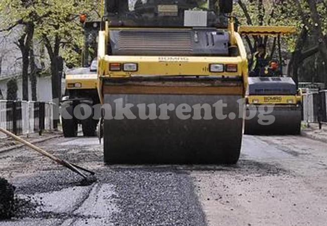 Ремонтират пътя на вилната зона в Лом