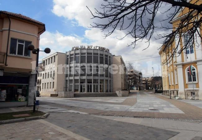 Разследват меле с футболисти пред дискотека в Мездра