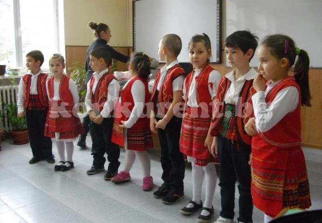Малчугани бяха гости в гимназия