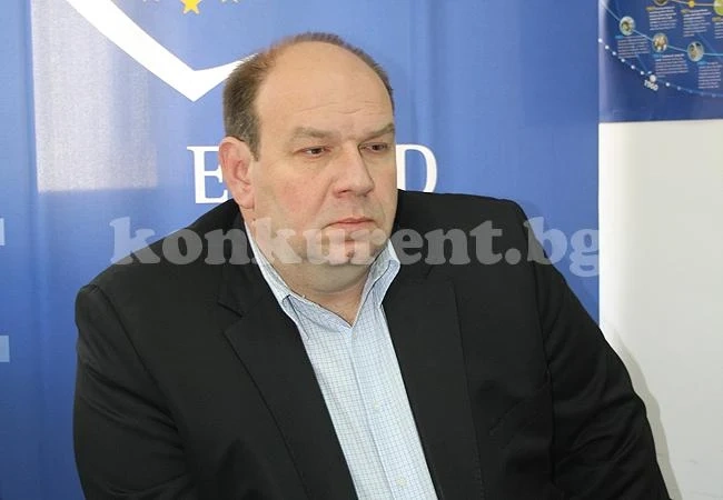 Янко Здравков подари билети за театър на хора от социални заведения