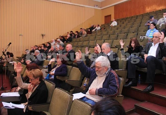 Вдигат заплатите на кметовете по равно