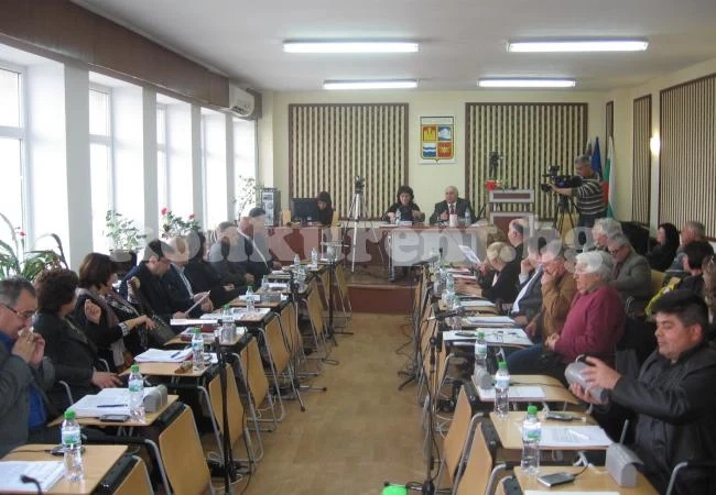 Училищата в Моравица и Елисейна отново оцеляха
