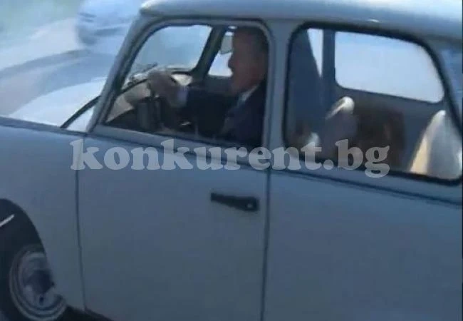 Соломон Паси подпали трабанта по случай 10 г. от влизането ни в НАТО
