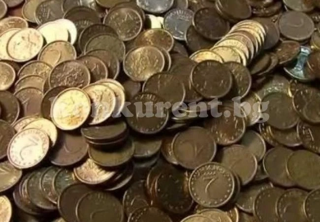Видинчанин плати сметката си за ток с 22 кг жълти стотинки