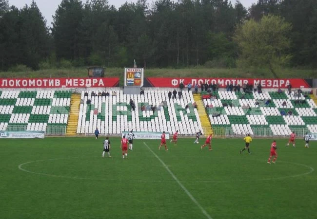 Локо /Мз/ пази лидерство с 4:1 срещу Ком