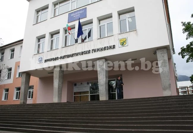 Осмокласници правят благотворителен концерт