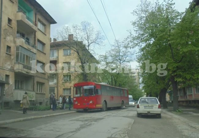 Аварирал тролей предизвика задръстване