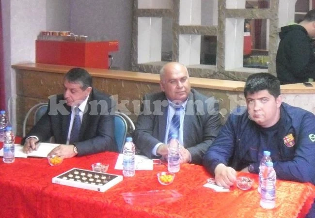 Депутатът, по известен като Бат Сали на среща в Галиче