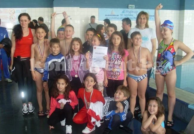 Плувци обраха медалите на турнир
