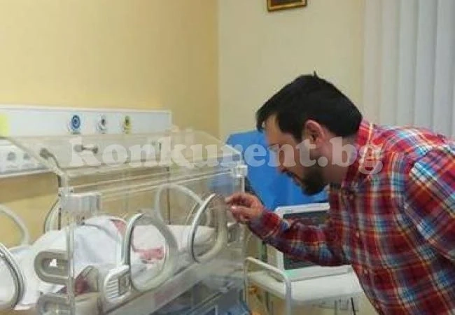  Устата се хвали с втора дъщеря