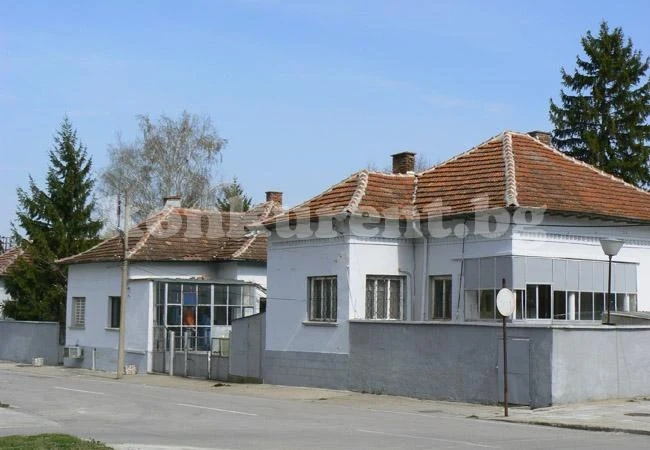 Тийнейджъри разбиха спортен клуб