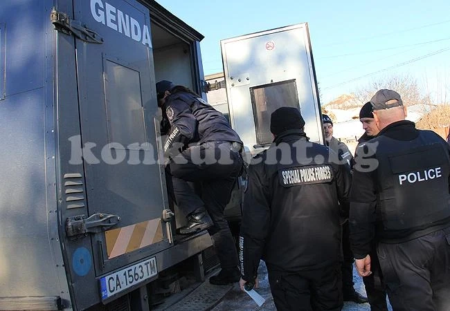 Полицията на крак заради празниците