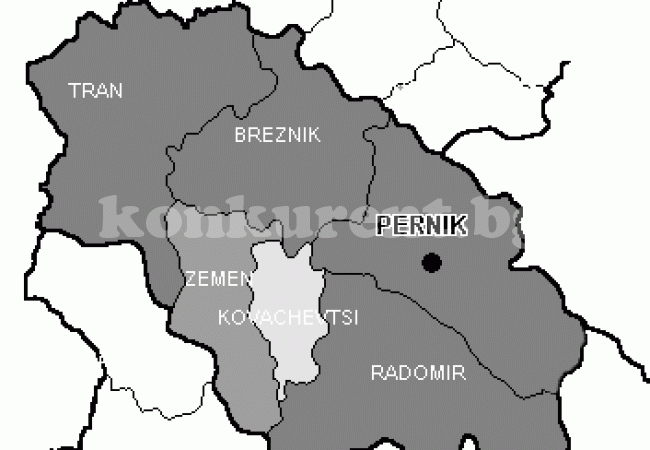 Перничанин със 17 съпруги пребил сина си с ритници и маркучи 