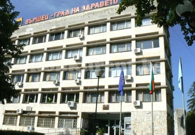 Ремонтират междуселски пътища в община Вършец