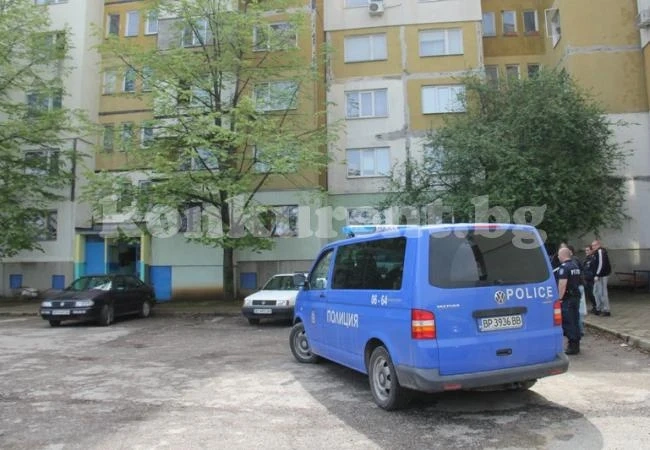 Съседи чули изстрелите от апартамента на Калчеви
