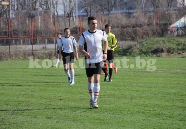 Деси Иванов вкара Ком в Топ 6