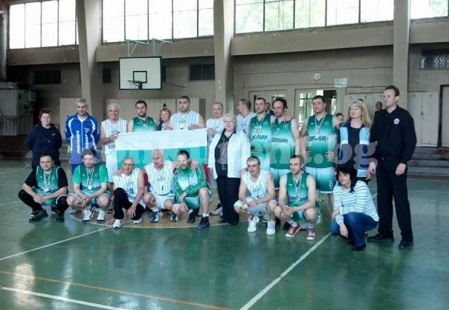 Баскет ветерани станаха вицешампиони при дебют