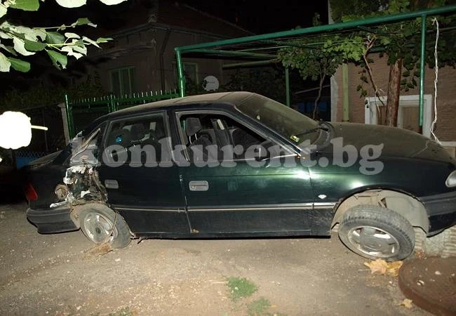 17-годишна влезе в двор на къща с лек автомобил