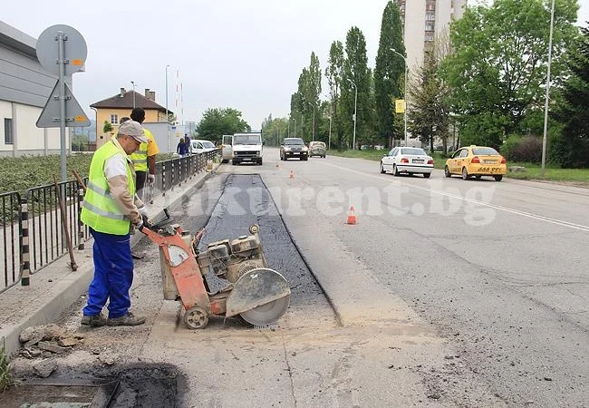 Ремонтират възлов булевард във Враца