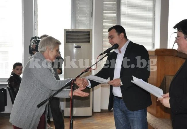 Герго Гергов връчи трудови договори на 56 души