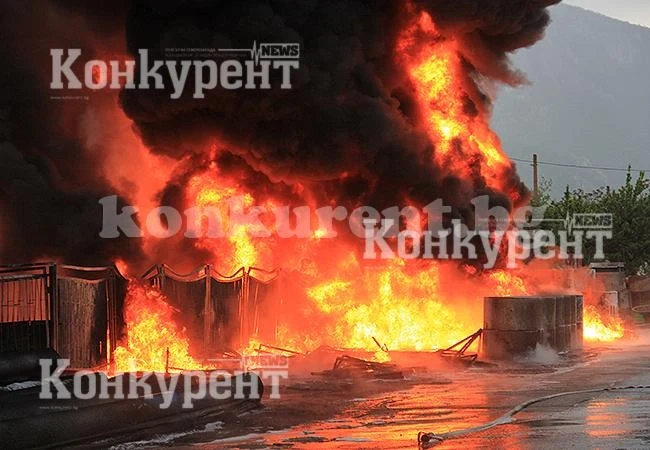 Огнен ад във Враца! 20 метрови пламъци се извиват до бензиностанция