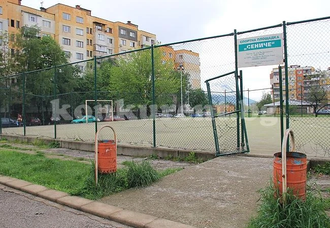 Дават на концесия спортно игрище 