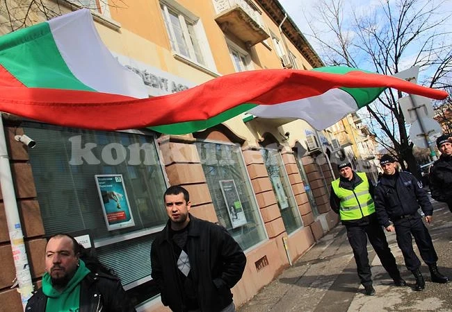 Протестиращи блокират Е-79