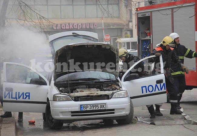 Патрулка се запали във Враца