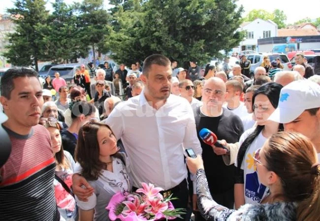 Бареков: Държавата си отива - бедността я убива