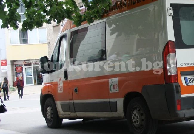 Мъж издъхна пред детска градина във Враца