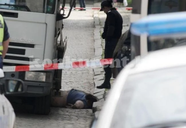 Жена падна от блок върху камион на \